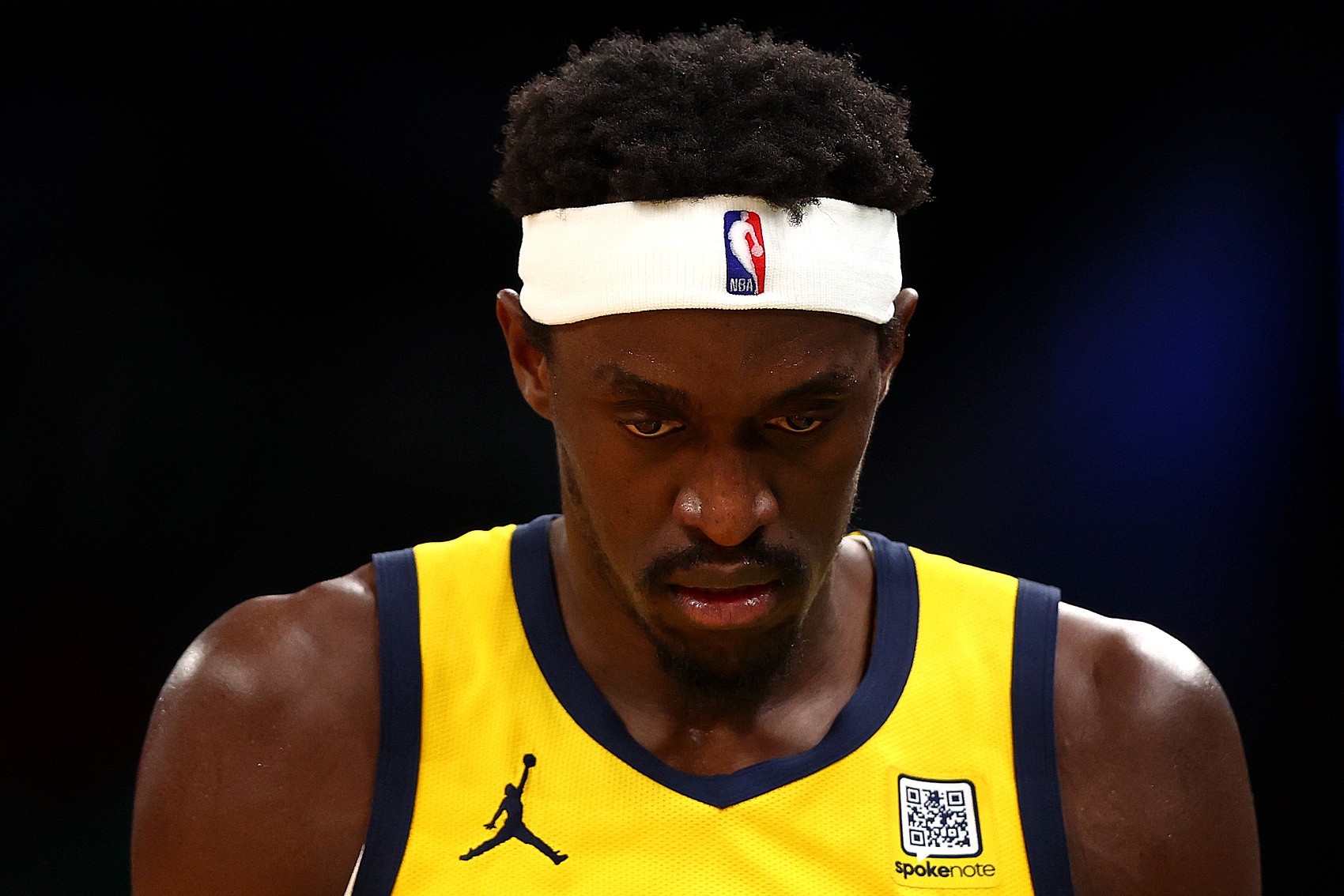 西亚卡姆迎来五赛季高光表现，雄鹿球迷沸腾！